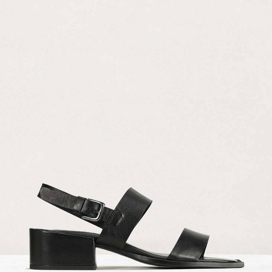 LEATHER SANDALS 