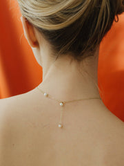 SASKIA DIEZ: Perlenkette aus Gold für Damen, handcrafted, fair, made in Europe - the wearness online-shop 