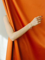 SASKIA DIEZ Goldenes Armband mit Infinity Symbol aus Süßwasser Perlen, Schmuck, Armband, Handmade, fair, Zero waste, recycled, female empowerment - the wearness online-shop 