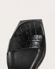 ESSEN Doppelt geschnürte Ledersandalen, Absatz (45 mm), Klobiger Absatz, quadratische Zehe, Croc-geprägte Textur, silberfarbene Schnalle am Knöchel, schwarzes Krokodil, fair, nachhaltig