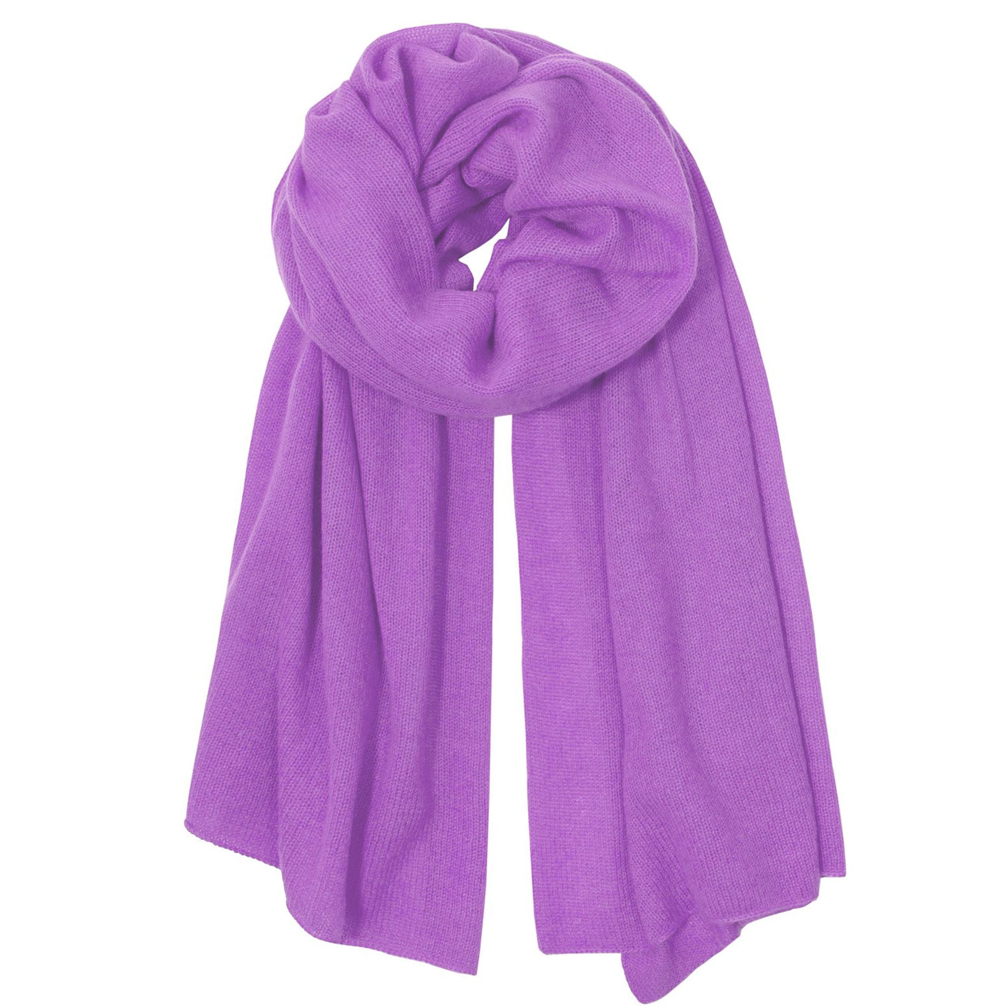 PETITE CALIN Kaschmirschal, Cashmere scarf, Lila, Flieder, Sustainable cashmere, Kaschmir, Mütze, Handmade, Zero waste, Fair trade, Organic, Handcrafted, Handmade, Made in Europe, Made in Germany, Female Empowerment, Shop now - the wearness online-shop - ETHICAL & SUSTAINABLE LUXURY FASHION 