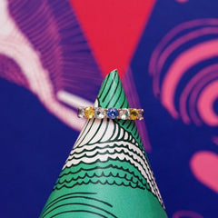 VIERI FINE JEWELLERY Ring ,18 Karat recyceltes Roségold, mit einzigartigen VIERI-Touch gefertigt, mit leuchtenden Saphiren besetzt, 4 mm breites Ringband, fair, nahchhaltig